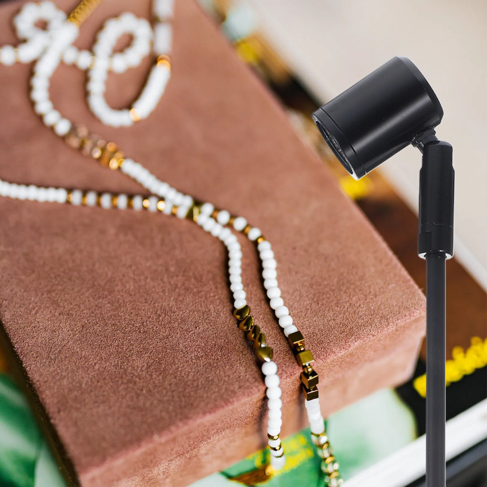 

Комплект из 2 светодиодных прожекторов AC100-265V 3W для витрин, теплый белый свет 3000K, металлический корпус, с креплением на штыре для выставочных стендов