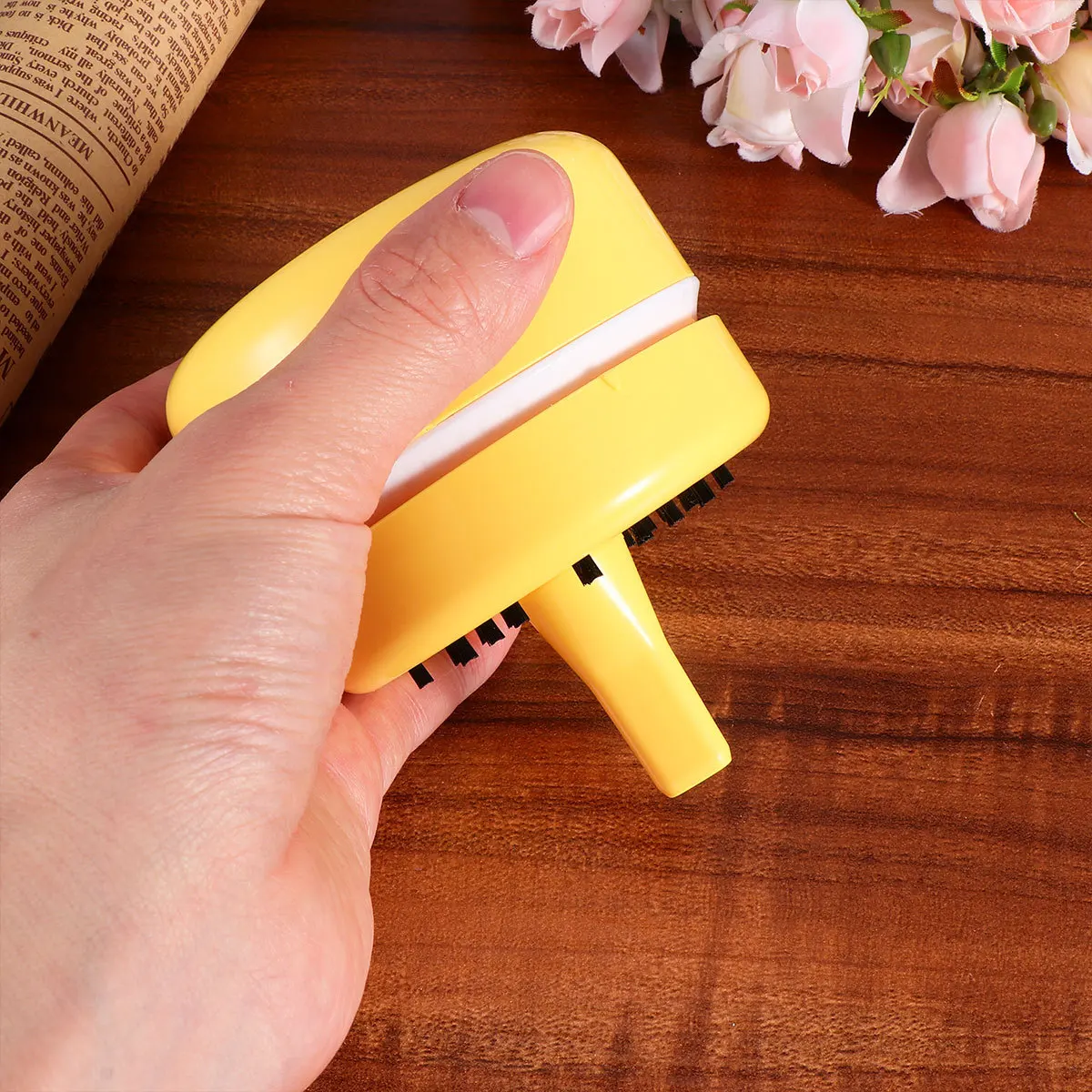 

Mini Creative Wireless Desk Vacuum Cleaner Powered for Office Home Car Quick Cleaning Dust Collector Portable