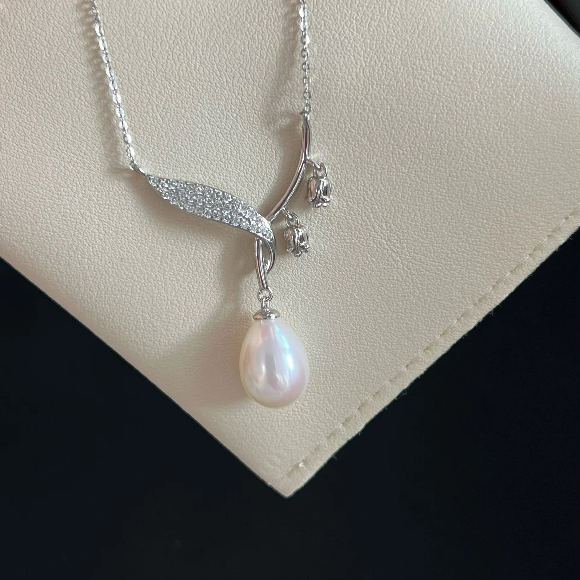 S925 sterling silver pendant with chain set, micro inlaid with bell and orchid pendant necklace, 18 in