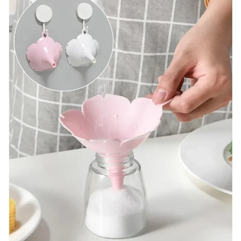 New 1Pcs Flower Shape Liquid Funnels Cherry Blossom Style Funnels Home Olive Oil Condiments Liquid Powder Dispenser Kitchen