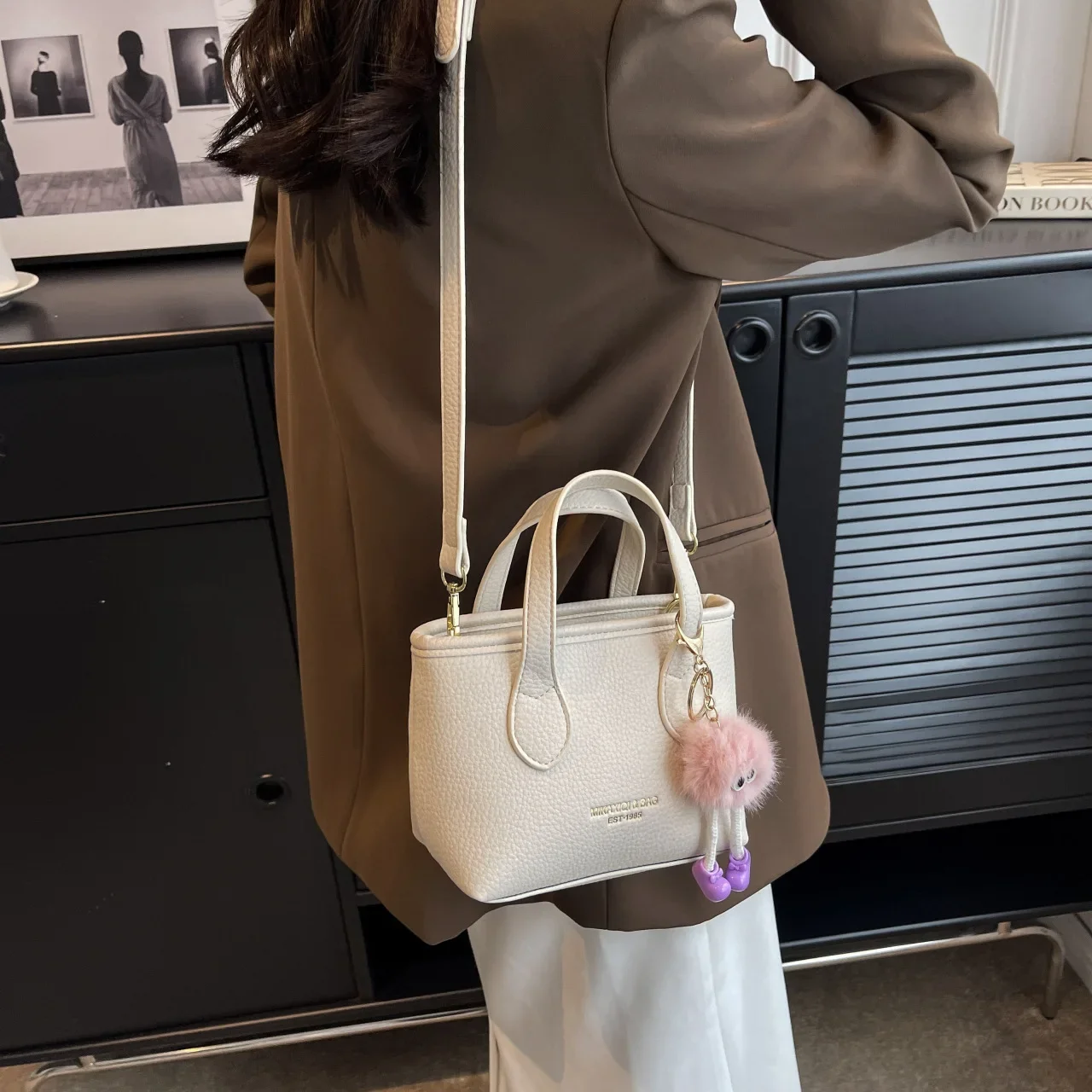 Simple fashion bag ladies bucket bag 2024 new spring and summer one shoulder cross-body bag with casual hand-held