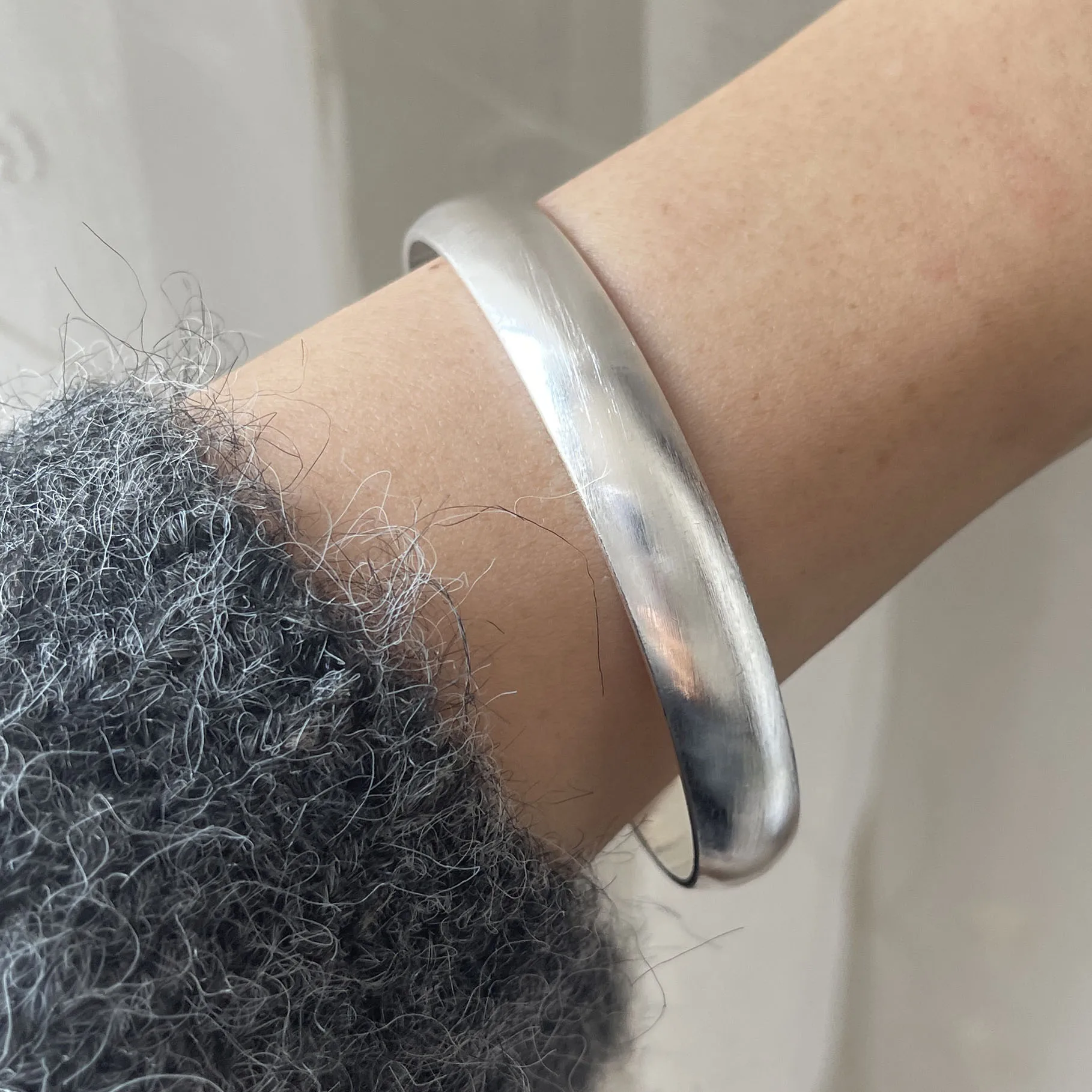 

Браслеты из стерлингового серебра 925 пробы для женщин и мужчин, аксессуары на веревке, трендовый широкий гладкий кулон, вечерние ювелирные изделия, подарок