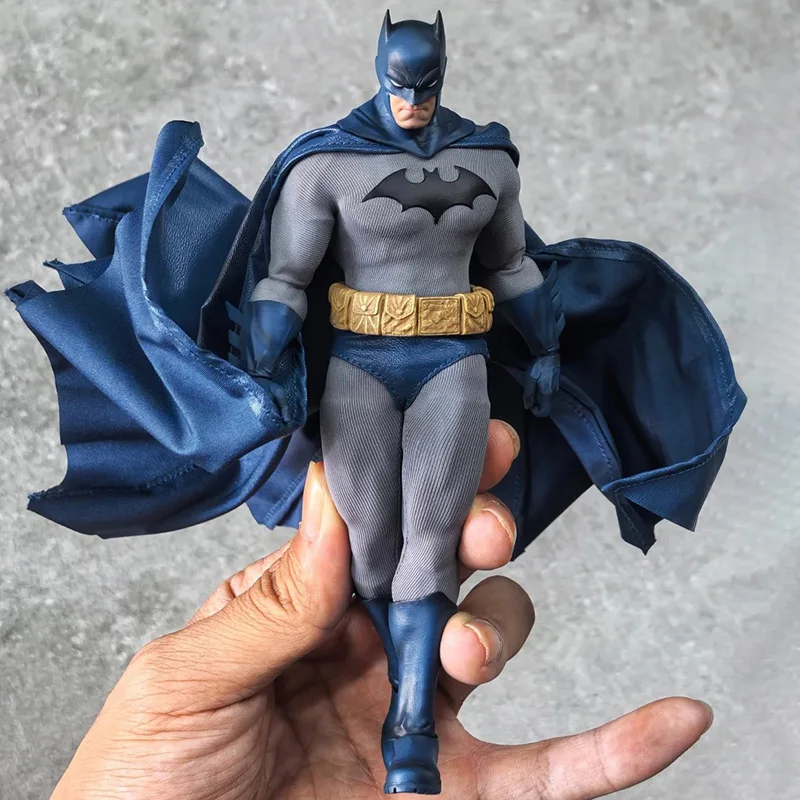 정품 재고 공식 배턴맨 허쉬 천 의상 가동형 액션 피규어 데스크탑 장식 17.5cm 높이 수집용 선물