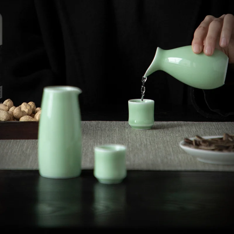 Chinese Style Ceramic One Pot Four Cups Blue and White Porcelain Wine Set Ceramic Wine Pot Wine Dispenser Baijiu Cup Gift 2025