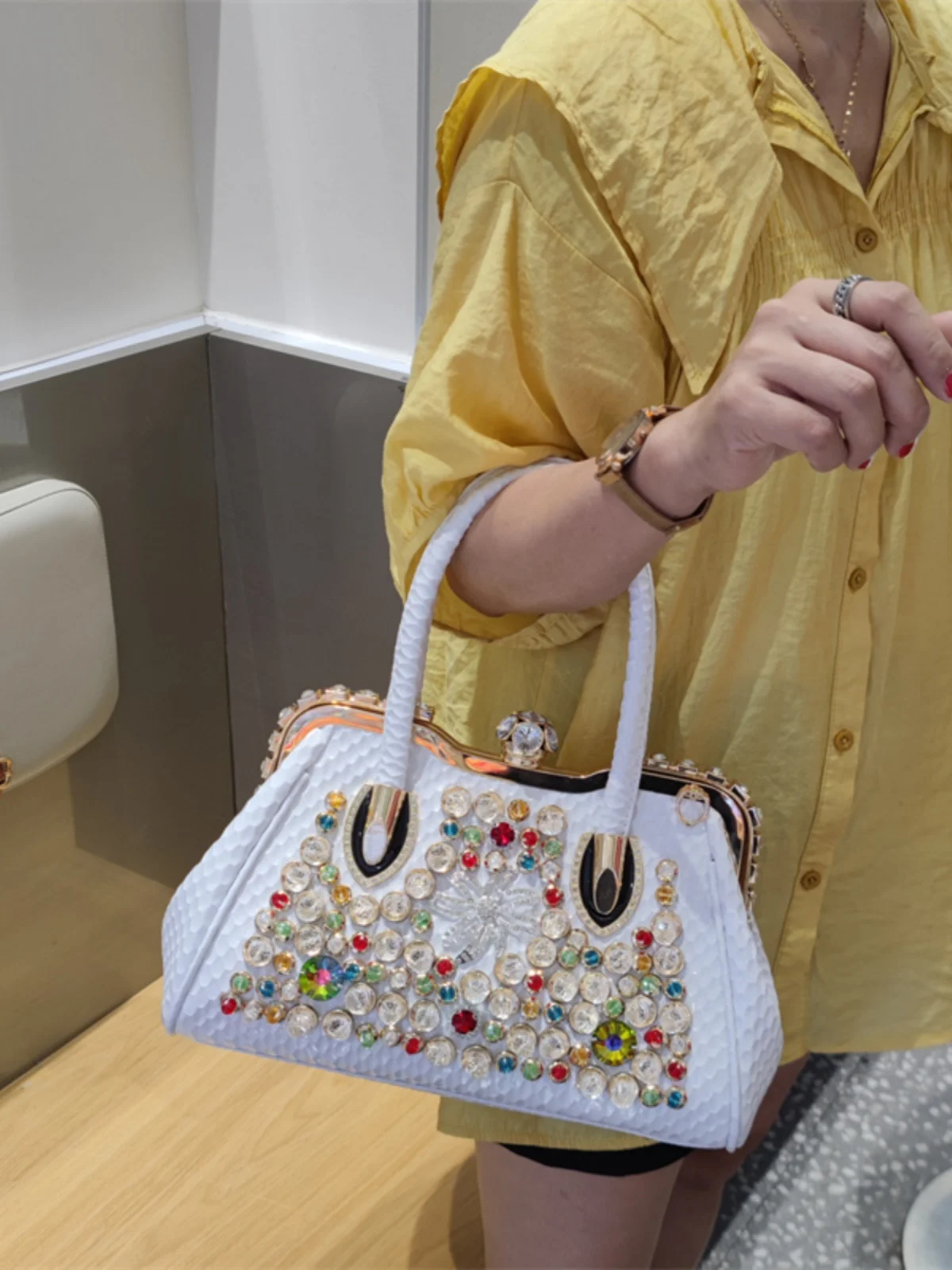 2024 New Light Luxury Handbag Women's Bag Fashion High-end Elegant Crossbody Shoulder Large Capacity Diamond Women's Bag