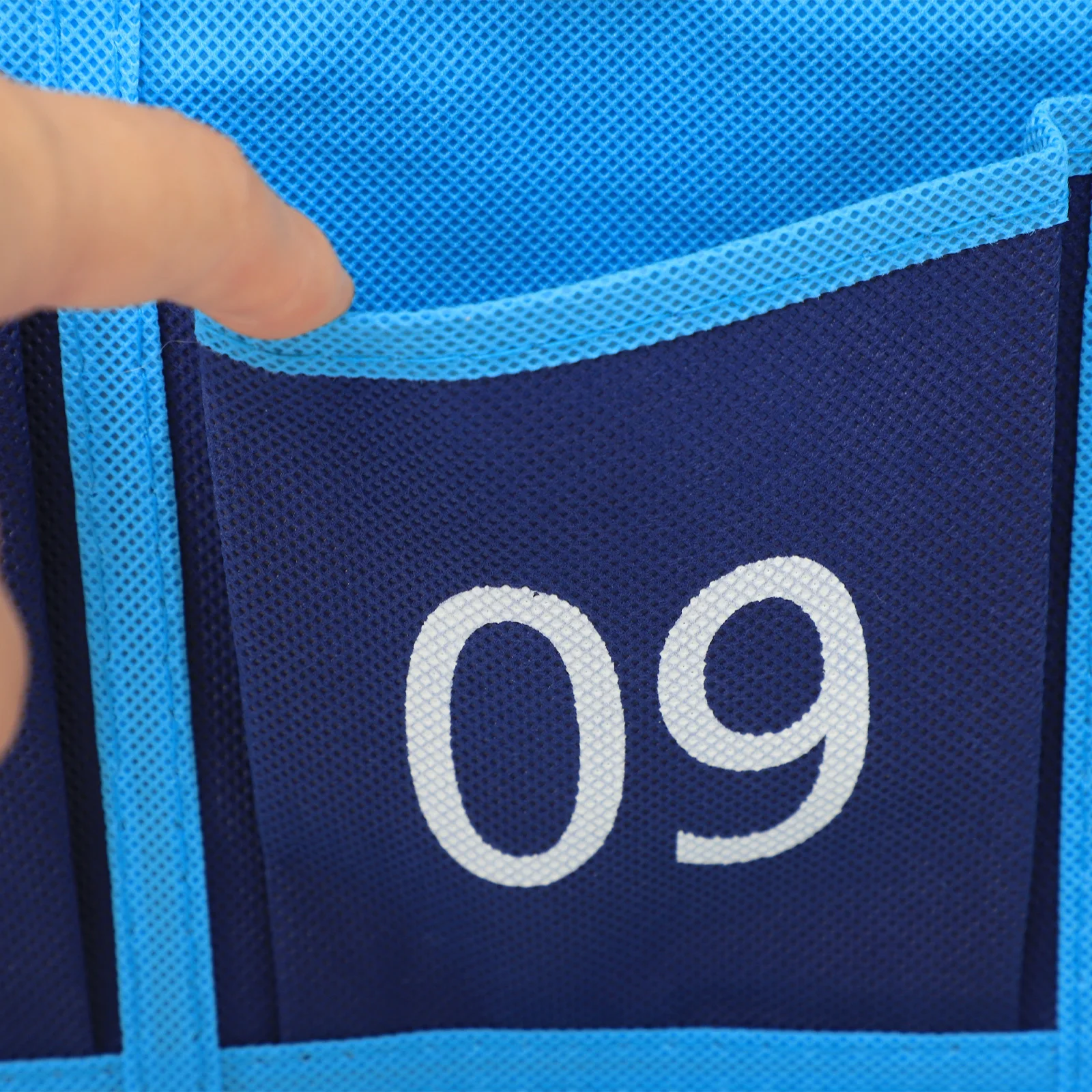 

Numbered Pocket Chart Cell Phone Storage Bag Sturdy Cloth Iron Hanging Classroom Organizer Multiple Pockets for Phone