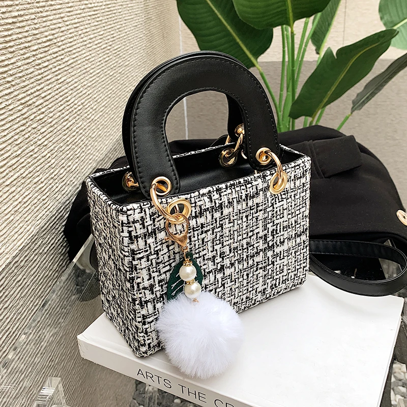 Borsa a tracolla da donna 2023 nuove signore squisite borse a tracolla con cerniera ciondolo in peluche luce di lusso moda High Street borsa marea