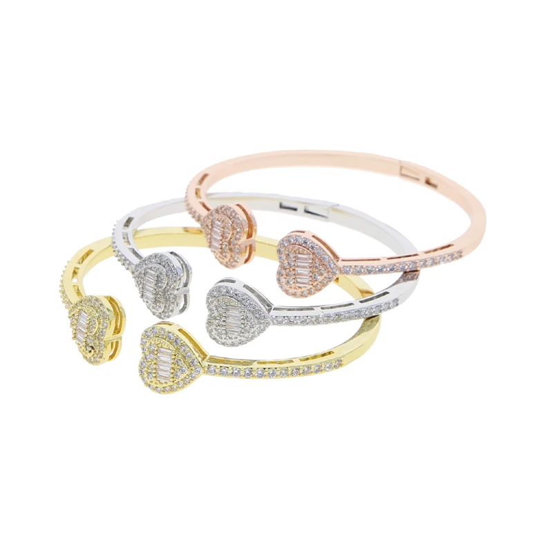 

Iced Hollow Out Heart Shape Opened Bracelet Bangles for Women Girl Half Side Paved CZ Adjustable Charm Luxury Jewelry Party Gift