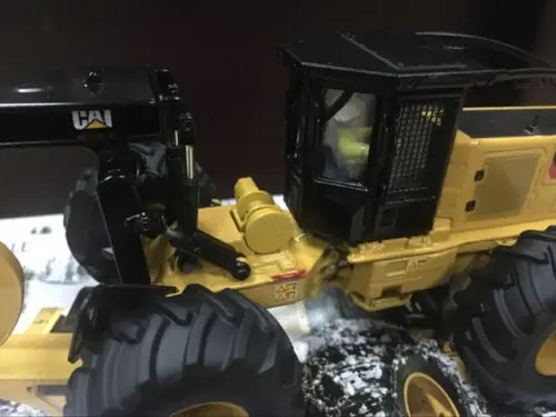 555D Wheel Skidder 1/50 Scale Model By DIECAST MASTERS DM85932