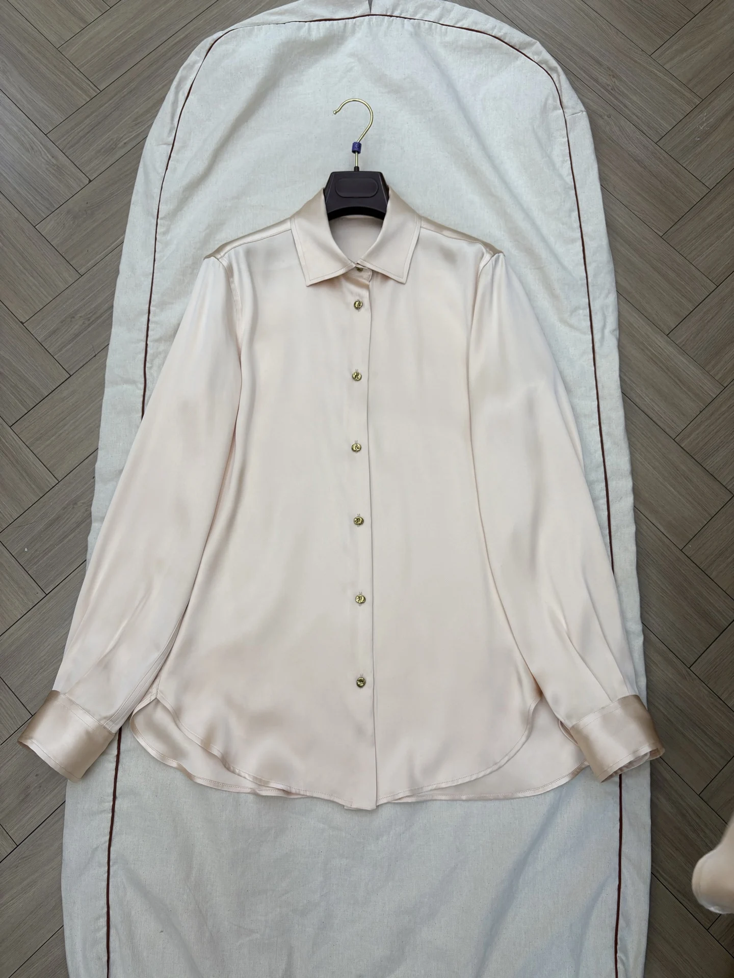 

2026 Early Spring New High-Quality Fashionable Heavyweight Silk Shirt + Silk High-Waisted Skirt For Women