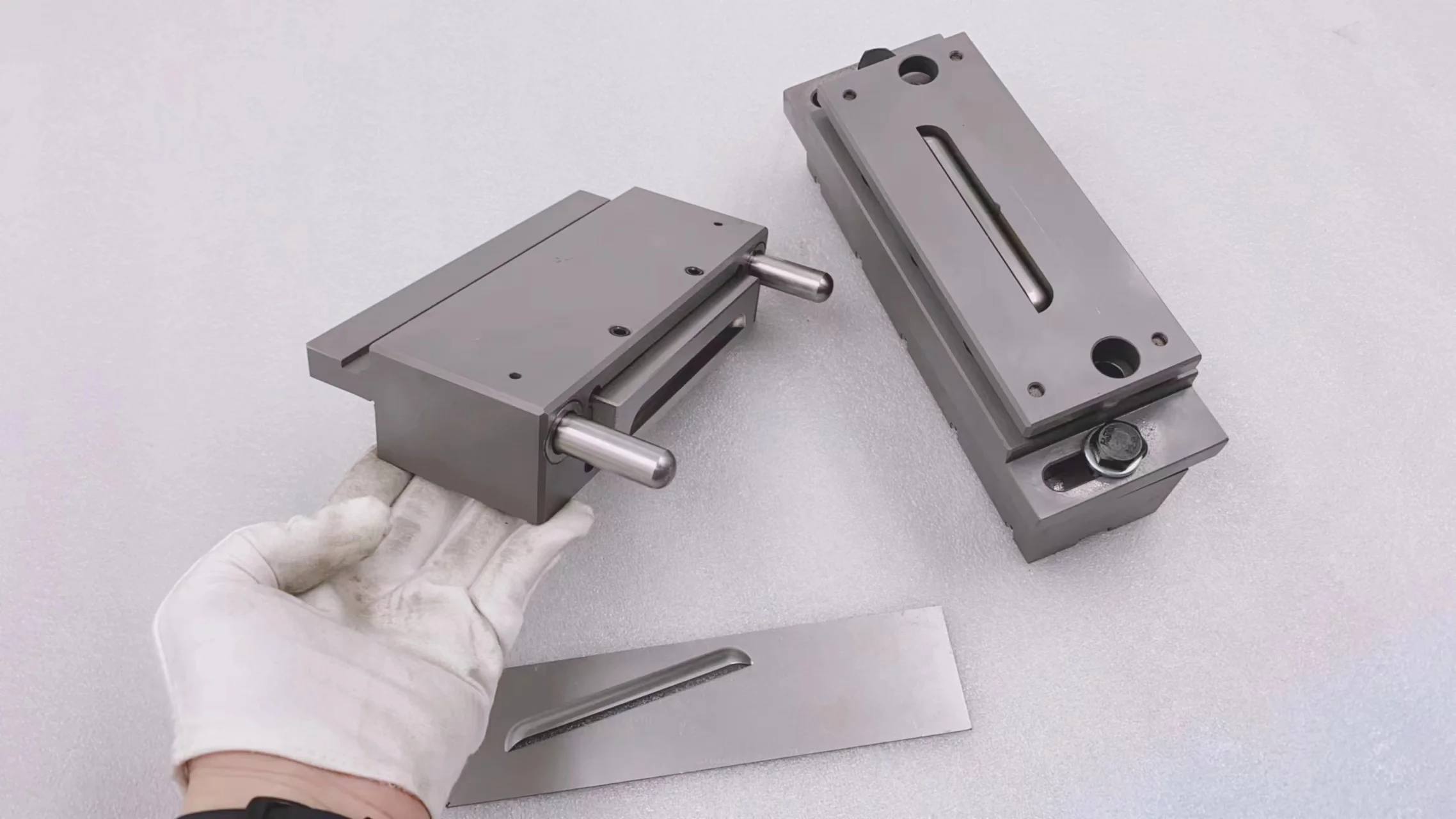 Customized Press Brake Carbon Steel Stainless Steel Plate Louver  Bending Punch Louver Die