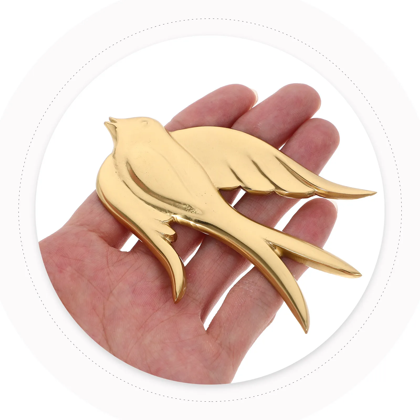 1pcs Swallow Wall Decor 3.5X2.3 Inch Brass Bird Ornament Flying Birds Sculpture Metal Wall Art For Home Living Room Bedroom