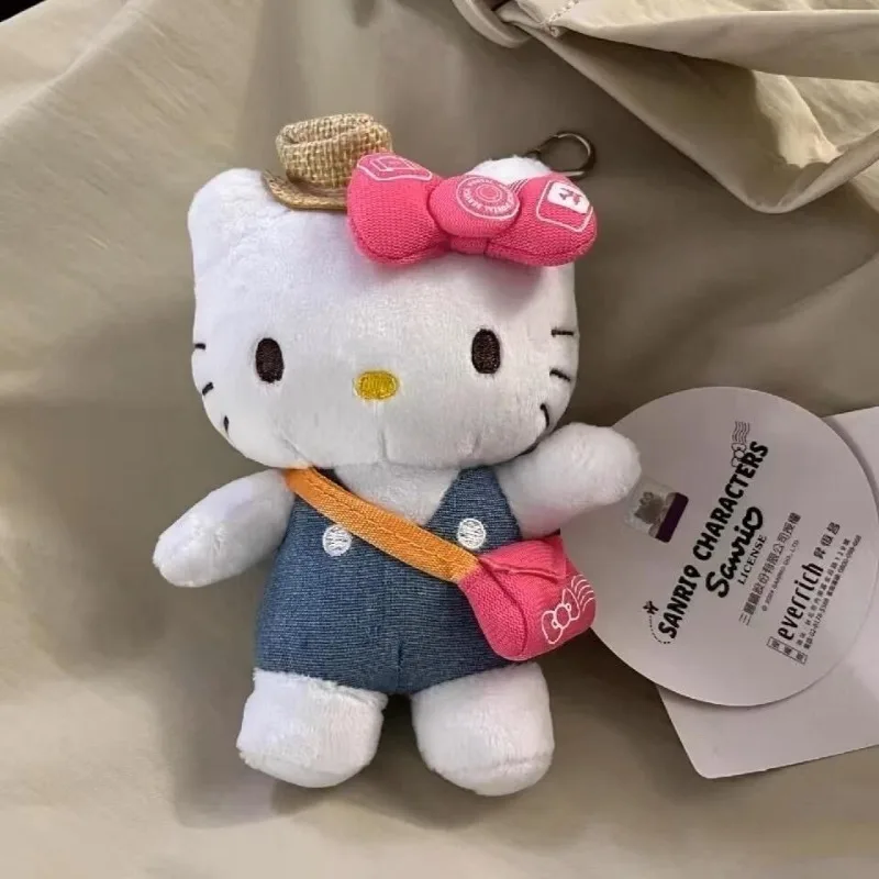 Nowy Kawaii Sanrio Hello Kitty Krótki pluszowy wisiorek dla lalki Śliczna kowbojska lalka Satchel Zapięcie na klucze Plecak Wisiorek Prezent dla dzieci