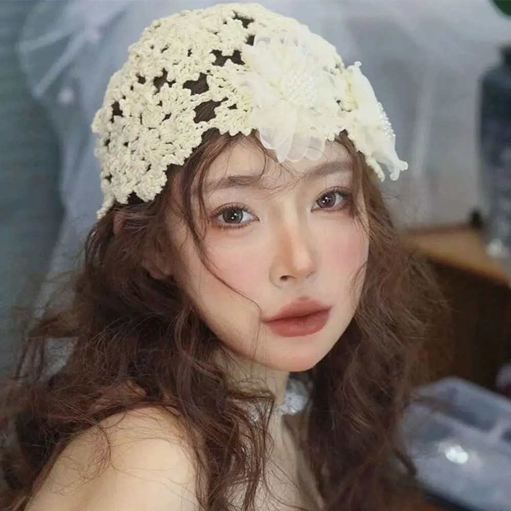 Дышащая ажурная вязаная шапка с кружевными цветами, берет, модная шапка с жемчугом и черепами для женщин