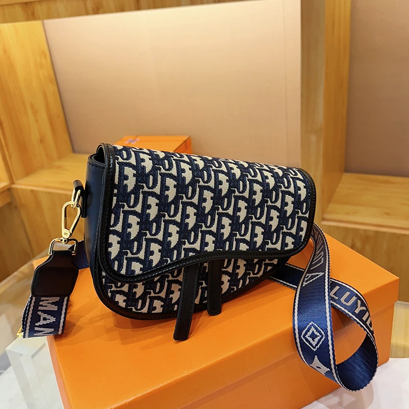 

Light Luxury Essential Handbag Women Multifunctional Shoulder Bag Premium Quality For Discerning Fashion Lovers