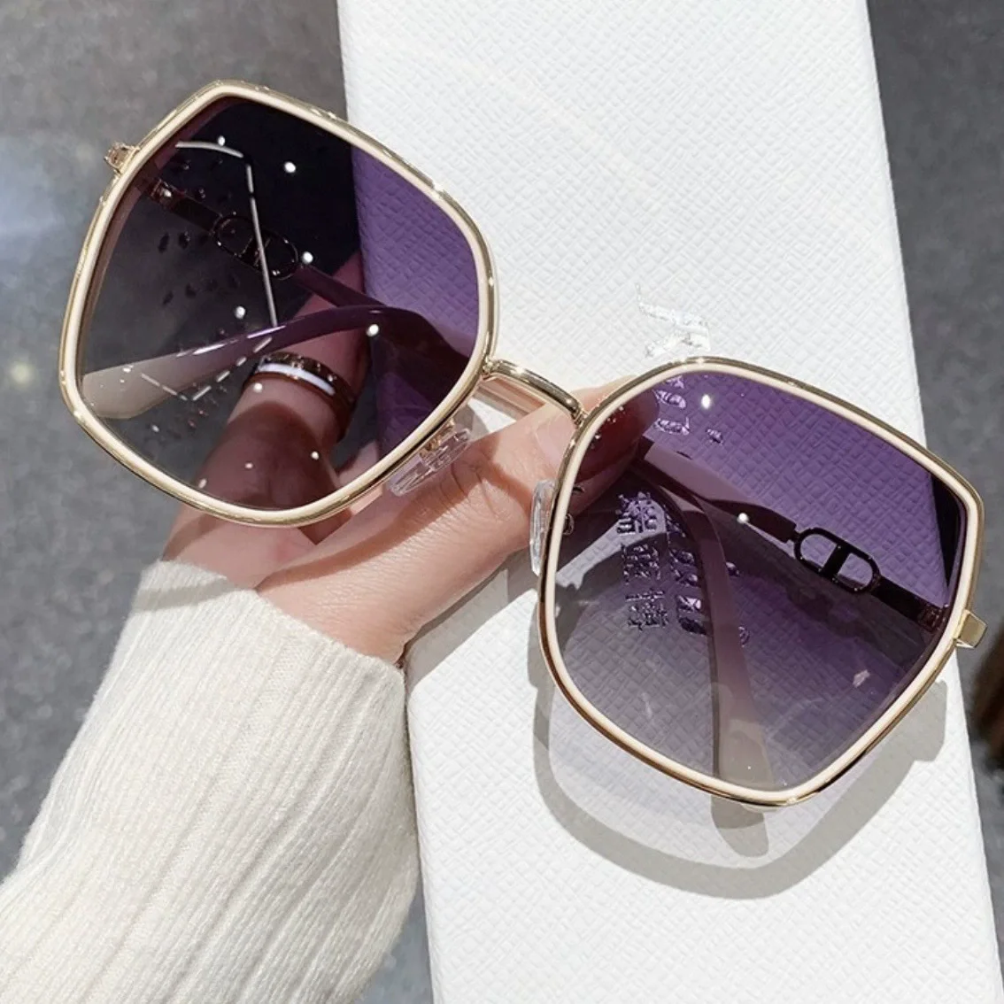 

2025 new fashion sunglasses large frame women's polarized sunglasses summer anti-ultraviolet rays(DS-8014)