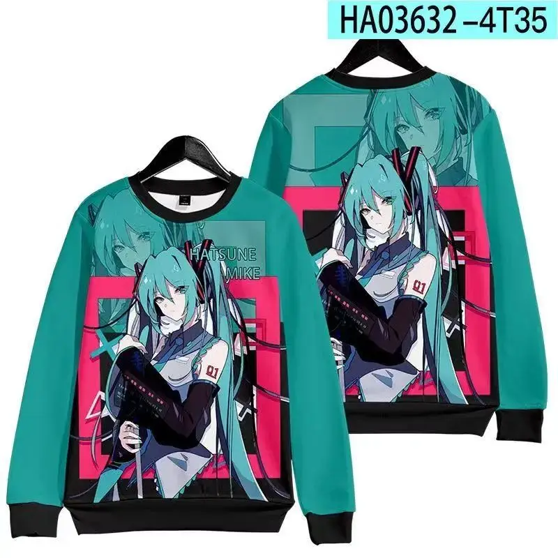アニメ「ボーカロイド」の初音ミクをモチーフにした、長袖のスウェットシャツ。全面に昇華プリントが施され、クルーネックでゆったりとしたシルエット。アニメファン向けの、おしゃれなプルオーバー。