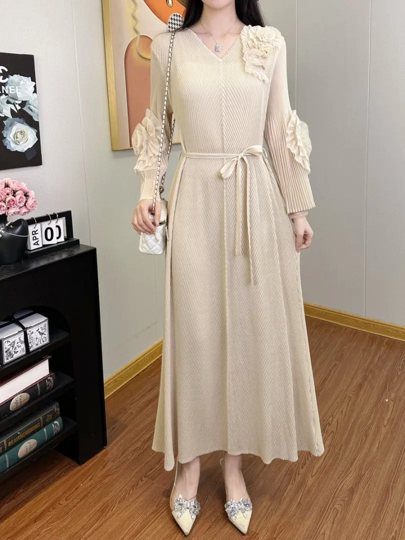 

2025 Summer New Women's Dress Miyake Pleated V-Neck Long Sleeve Solid Color Design Dress Waist Slimming Plate Flower Slim Skirt