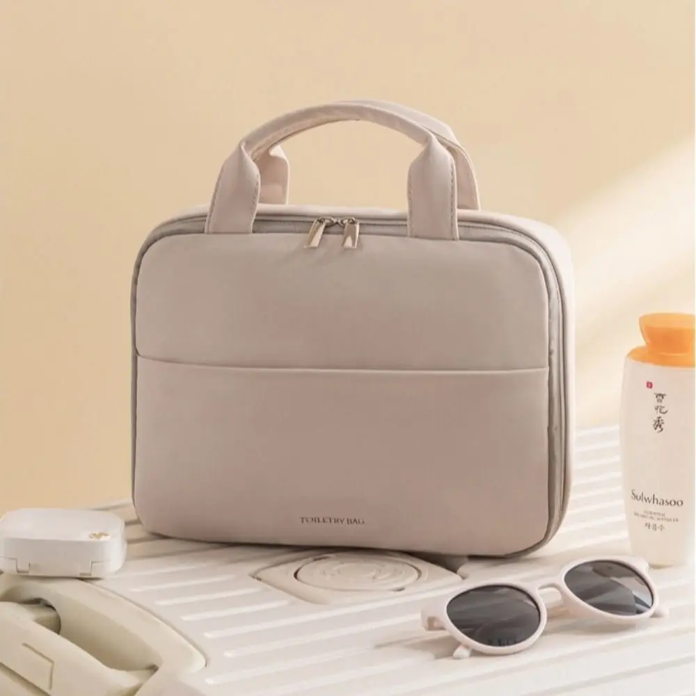 

Large Capacity Women's Makeup Bag Hanging Feature Luxury Design Hanging Cosmetics Bag Separate Dry and Wet Partition