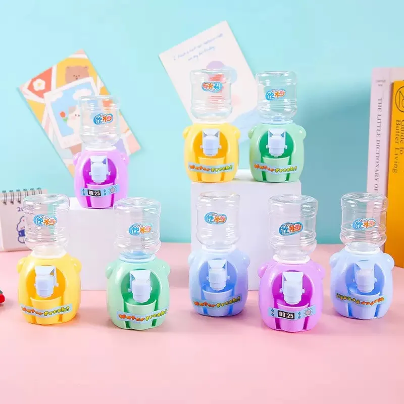 Kinder-Mini-Wasserspender-Spielzeug, Spielküchen-Set, Spaßiges Drück-zu-Wasser-Simulationsspiel, Geschirr-Zubehör in Tasche