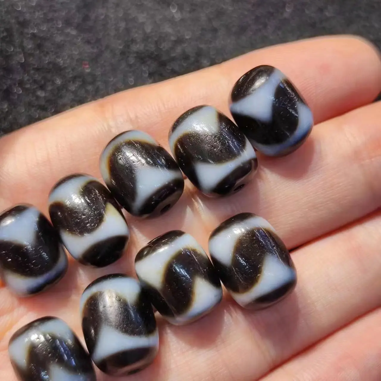 10pcs/lot natural multi-pattern agate dzi Black and white Weathering lines Handmade beads National style Accessories jewelry diy