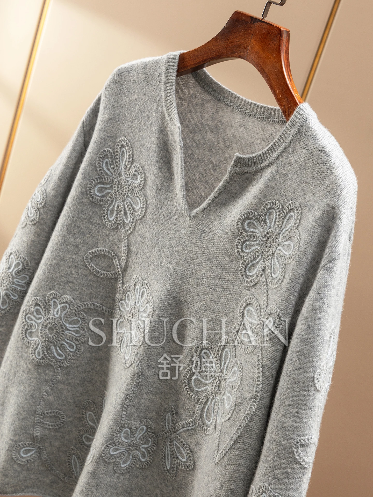 Suéter de disco tridimensional de cachemira + lana para mujer, color gris, suave, ceroso y cómodo, hilo de flores, 56E0