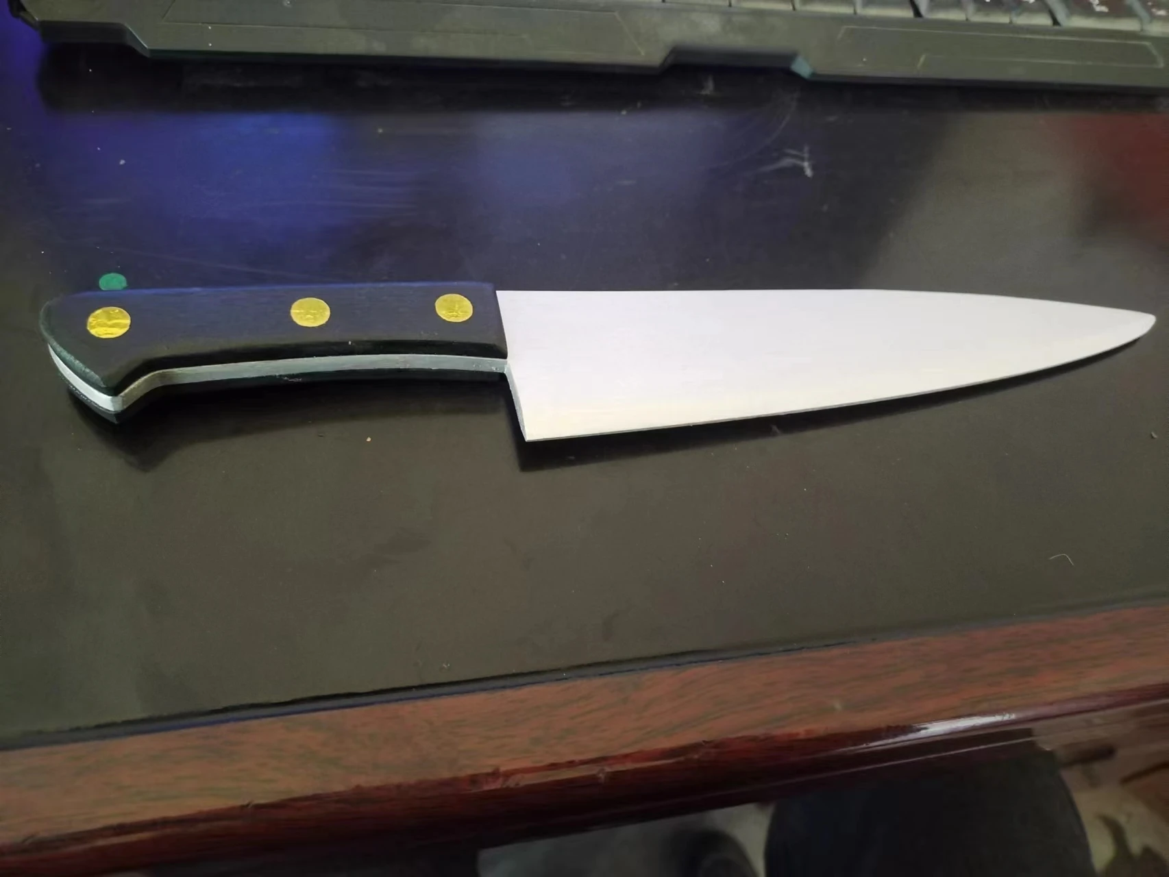 เลื่อยไฟฟ้ามนุษย์อาวุธมีดดาบในกระเป๋านักล่าปีศาจ