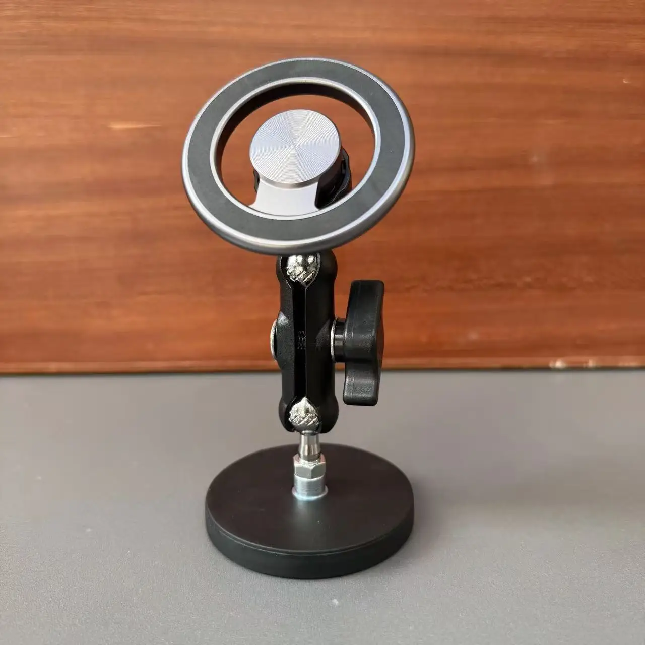 

Dual-Sided Magnetic Phone Holder Aluminum Alloy 360-Degree Rotating Stand Portable Desktop Live Broadcast Multi-Functional