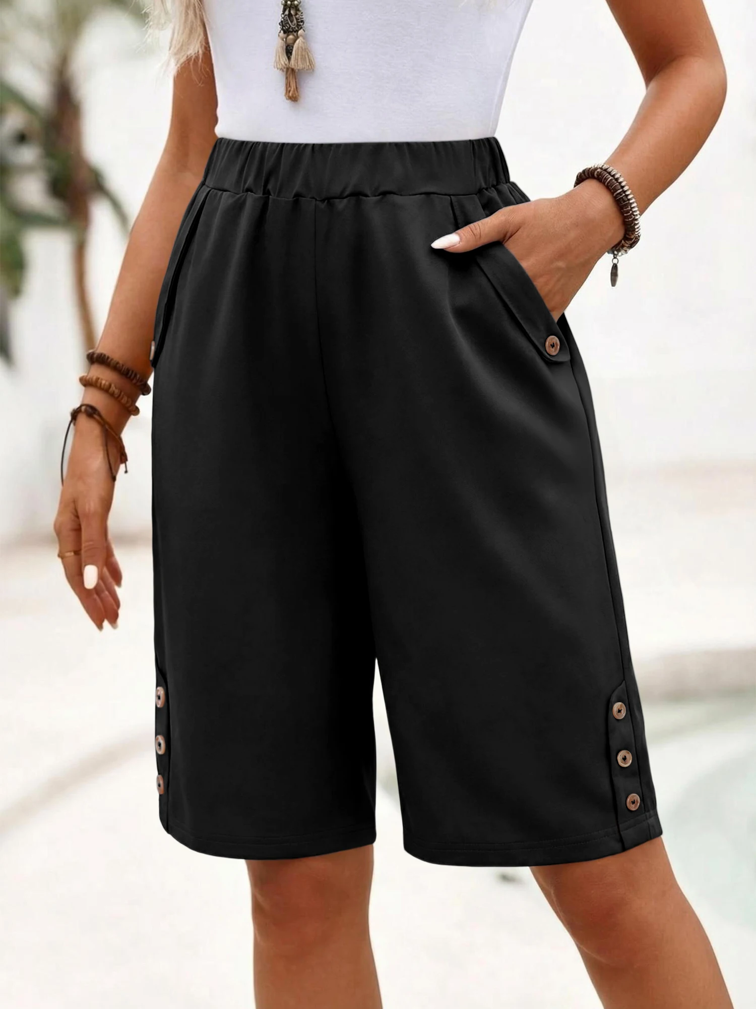 Damen Sommer-Shorts mit hoher Taille, elastischem Bund, lockerem, weitem Bein, knielang, lässige Hose mit Taschen und seitlichen Knöpfen – Detail 9