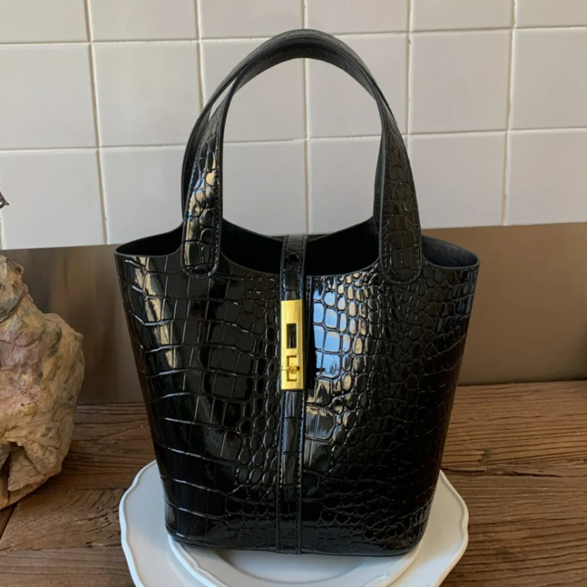 

2025 Autumn Winter Women's Niche Bucket Bag, Vegan Leather Multi-way Shoulder Crossbody Purse, Large Capacity Tote