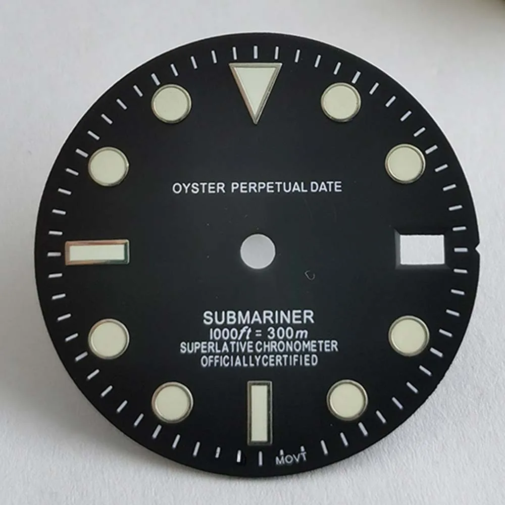 The new SUB sunray modified S dial has round studs 28.5mm green luminous NH35 NH36