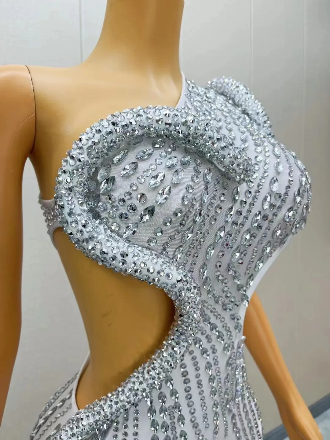 Sexy Bühne Luxus Silber funkelnde Strass steine geteilt langes Zug kleid Hochzeits abend Geburtstag feiern sexy Big Tail Kleid