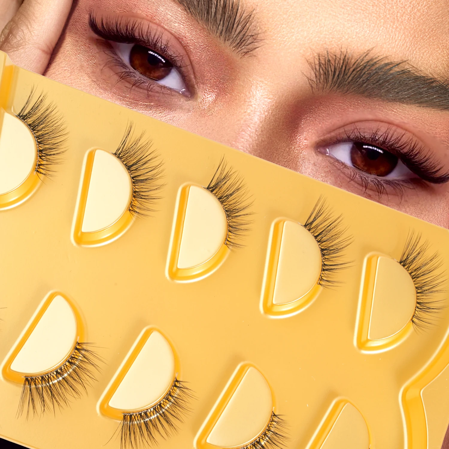 Half-Strip False Eyelashes with Transparent Band, Wispy Cat-Eye Appearance, Natural Short Eyelashes, Faux Mink False Eyelashes, Pack of 5 Pairs