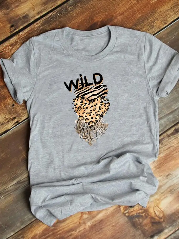 Camiseta estampada de manga corta para mujer, ropa con estampado de leopardo y corazón de los años 90, moda de verano