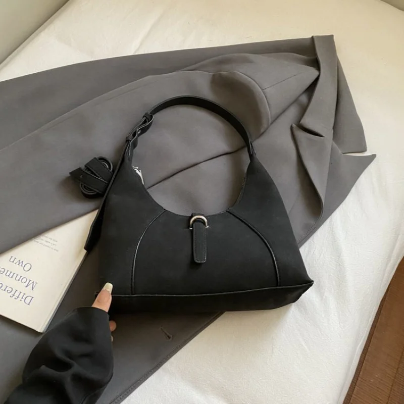

Trendy Micro Mini Bag In Leather With Long Chain Strap For Essential Cards And Phone