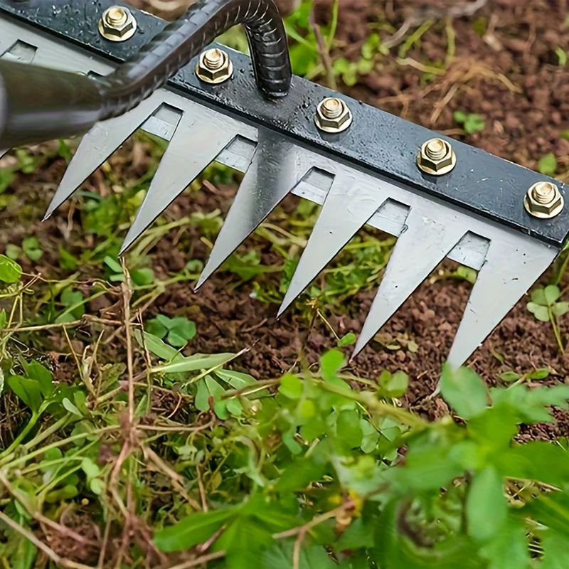Robuster Stahl-Unkrautrechen, multifunktionales Gartenwerkzeug zum Auflockern des Bodens und Entfernen von Unkraut, für den Einsatz im Garten und auf dem Hof. Griff nicht enthalten. – Detail 6