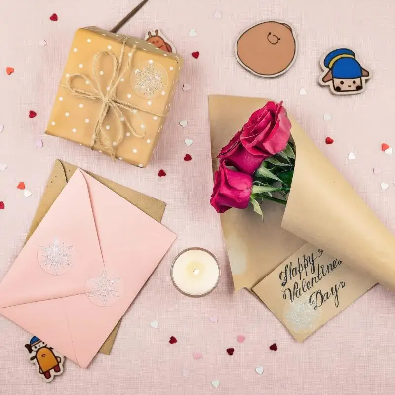 500 Lembar/Rol Stiker Kepingan Salju Transparan Stiker Label Natal untuk Hadiah Anak-anak Dekorasi Amplop Paket Kue Alat Tulis