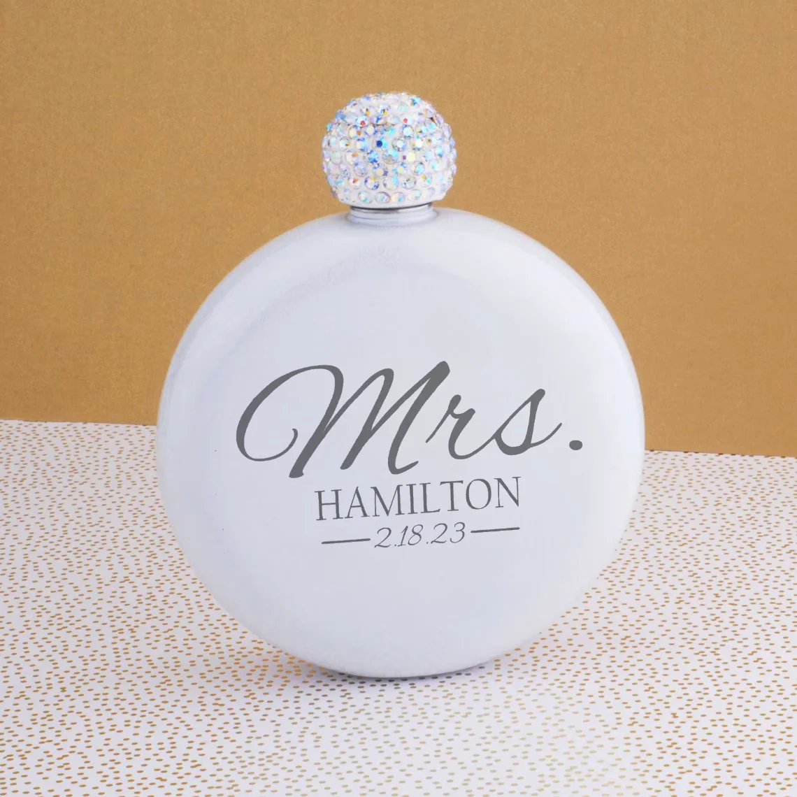 Personalized Mrs Name Wedding Date Round Flasks Custom Bride To Be Gift Wedding Honeymoon Decoration Bachelorette Party Supplies