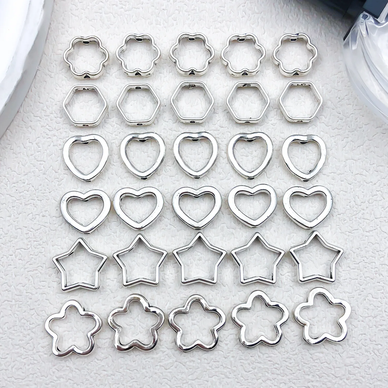 50 Stück Herz-Stern-Blumen-Rahmen-Anhänger, hohl, antiksilberfarben, lose Spacer-Perlen-Verbinder für die Schmuckherstellung, DIY-Halskette, Armband – Detail 5