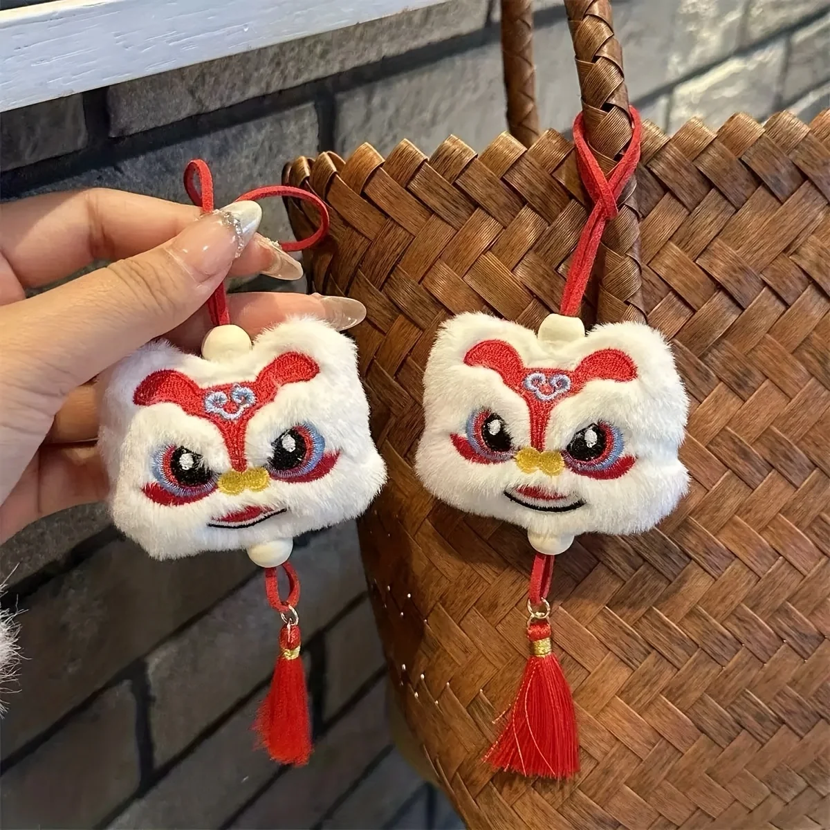 2 Stück chinesischer Löwentanz-Anhänger mit Quaste – süßer Plüsch-Löwe-Schlüsselanhänger, Taschenanhänger, Autozubehör, Frühlingsfest-Dekorationen
