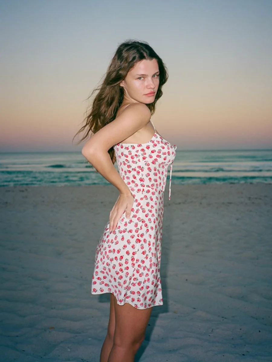 

Новое женское платье без бретелек 2025 года, сексуальный тонкий мини-халат на бретельках с принтом красной розы