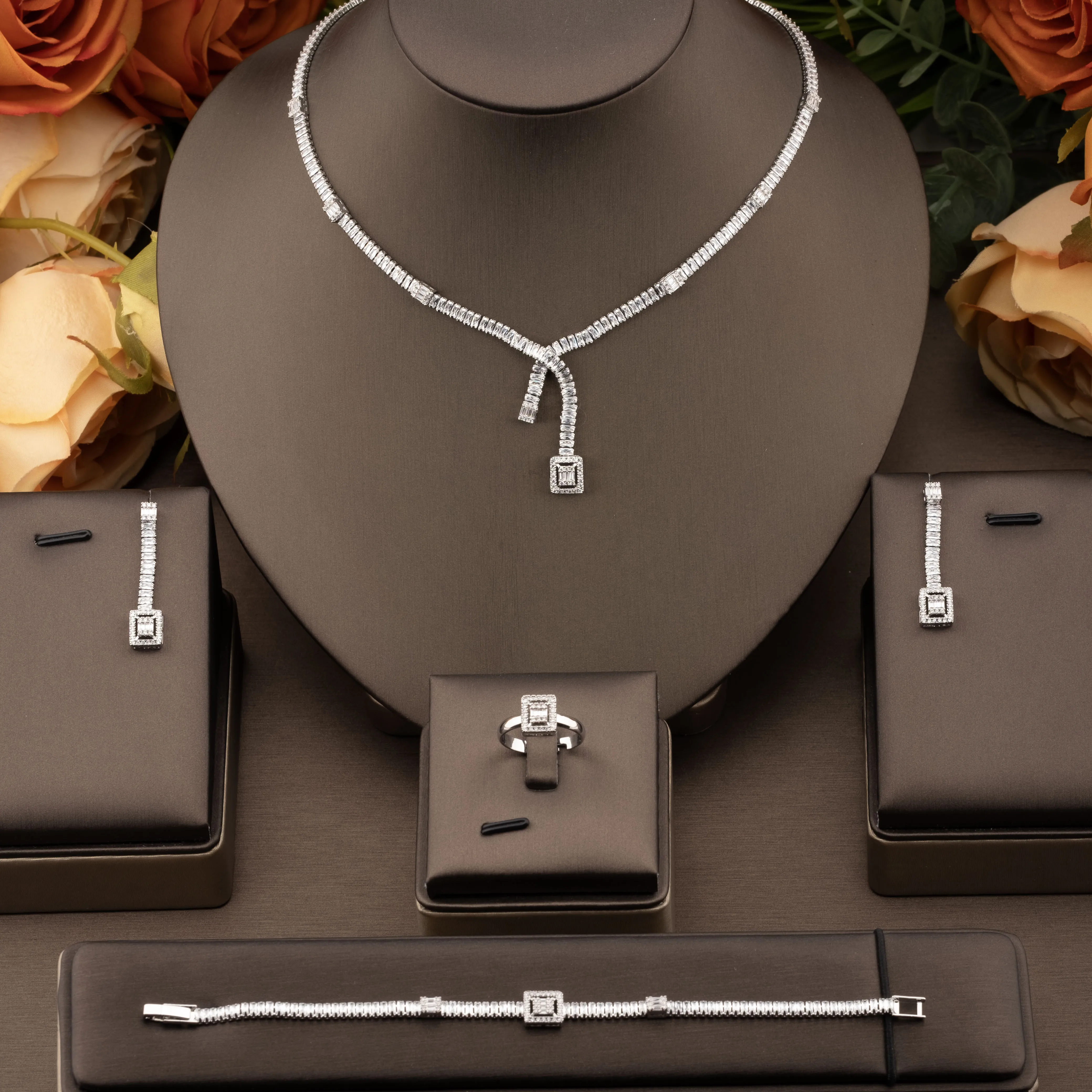 

1 Set of Elegant Inlaid Sparkling Cubic Zirconia Interwoven Rectangular Design Jewelry Set Suitable for Women to Wear at Weddings and Banquets. Gift Box Not Included