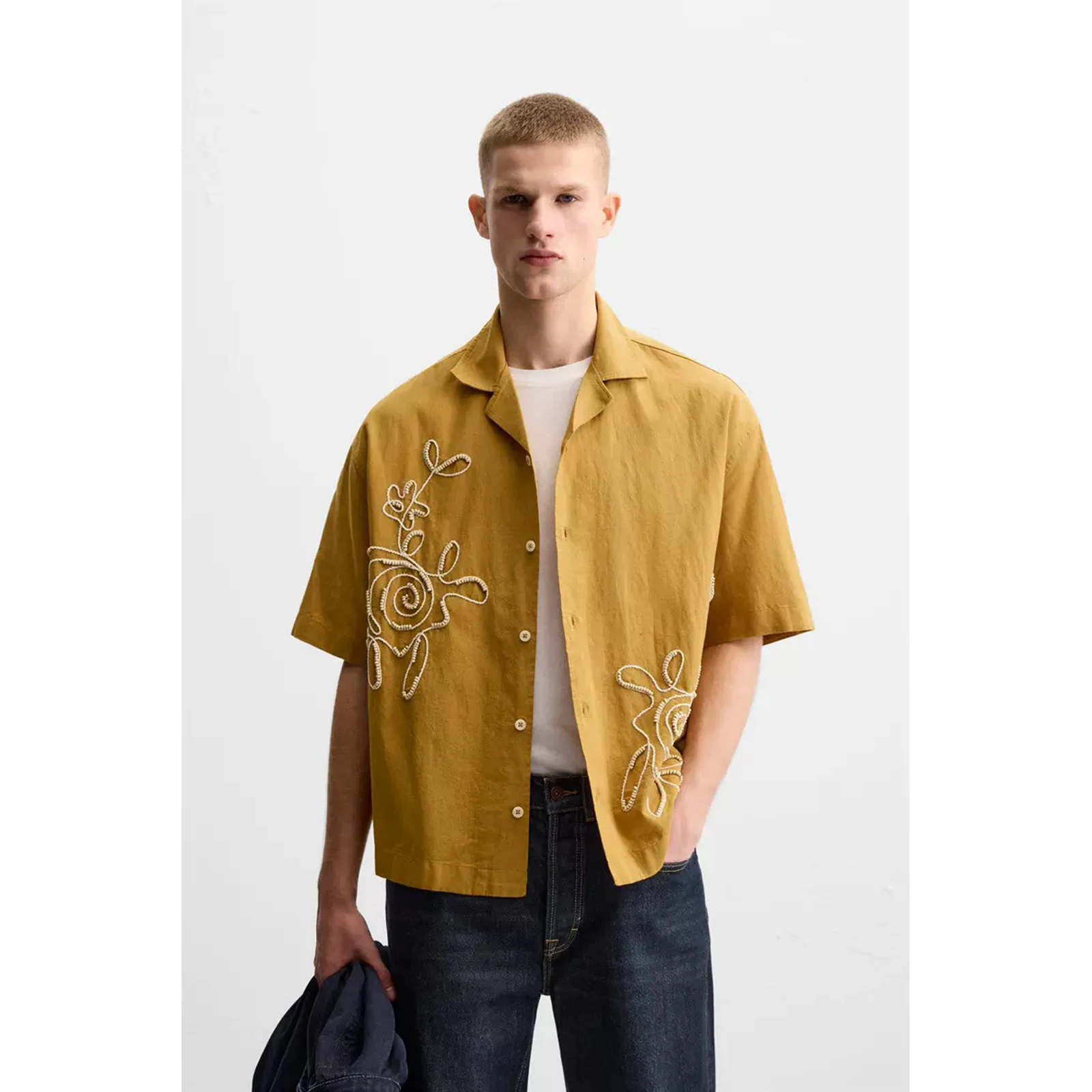 

Мужская свободная комфортная повседневная рубашка с коротким рукавом, вышивкой и бисером, летняя коллекция 2025, молодежная модная тонкая модель в европейском простом стиле