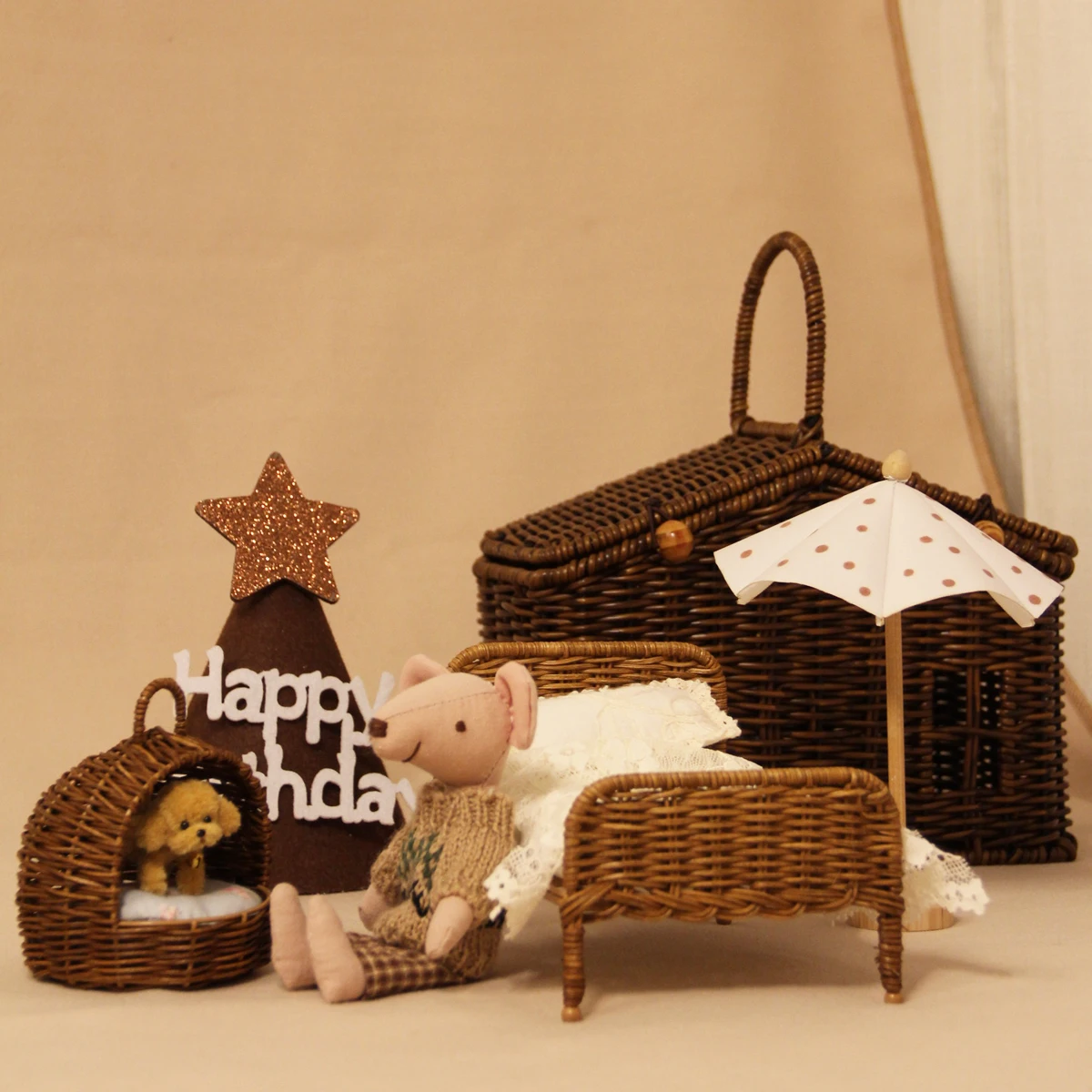 1:12 Scale Miniature Furniture L-16cm Dark Rattan Bed with Bedding Suitable for Miniature House Home Decoration