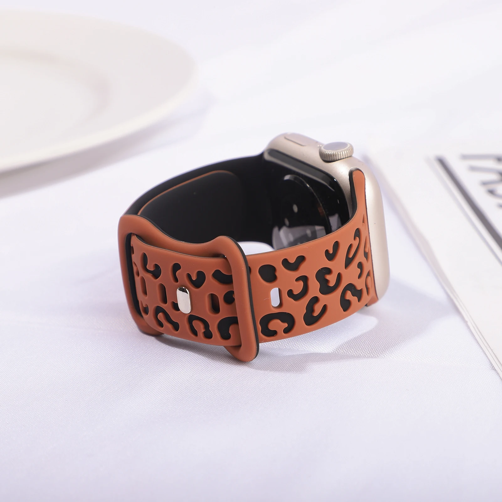 Graviertes Armband für Apple Watch Band 45mm 44mm 46mm 42mm 41mm 40mm 49mm Silikon Correa Armband Serie 11 8 9 10 7 SE 6 5 Ultra – Detail 6