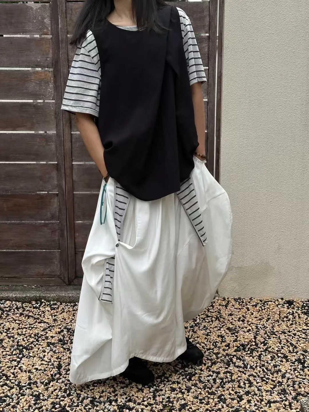 

Асимметричный японский жилет с текстурой, простой дизайн, летняя модная женская майка, однотонная, повседневная, стандартной длины