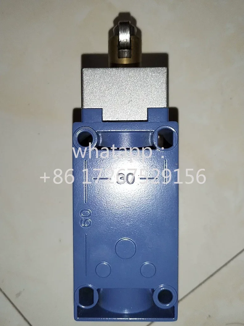 Original disassembly limit switch Telemecanique, good quality, almost brand new, intact function