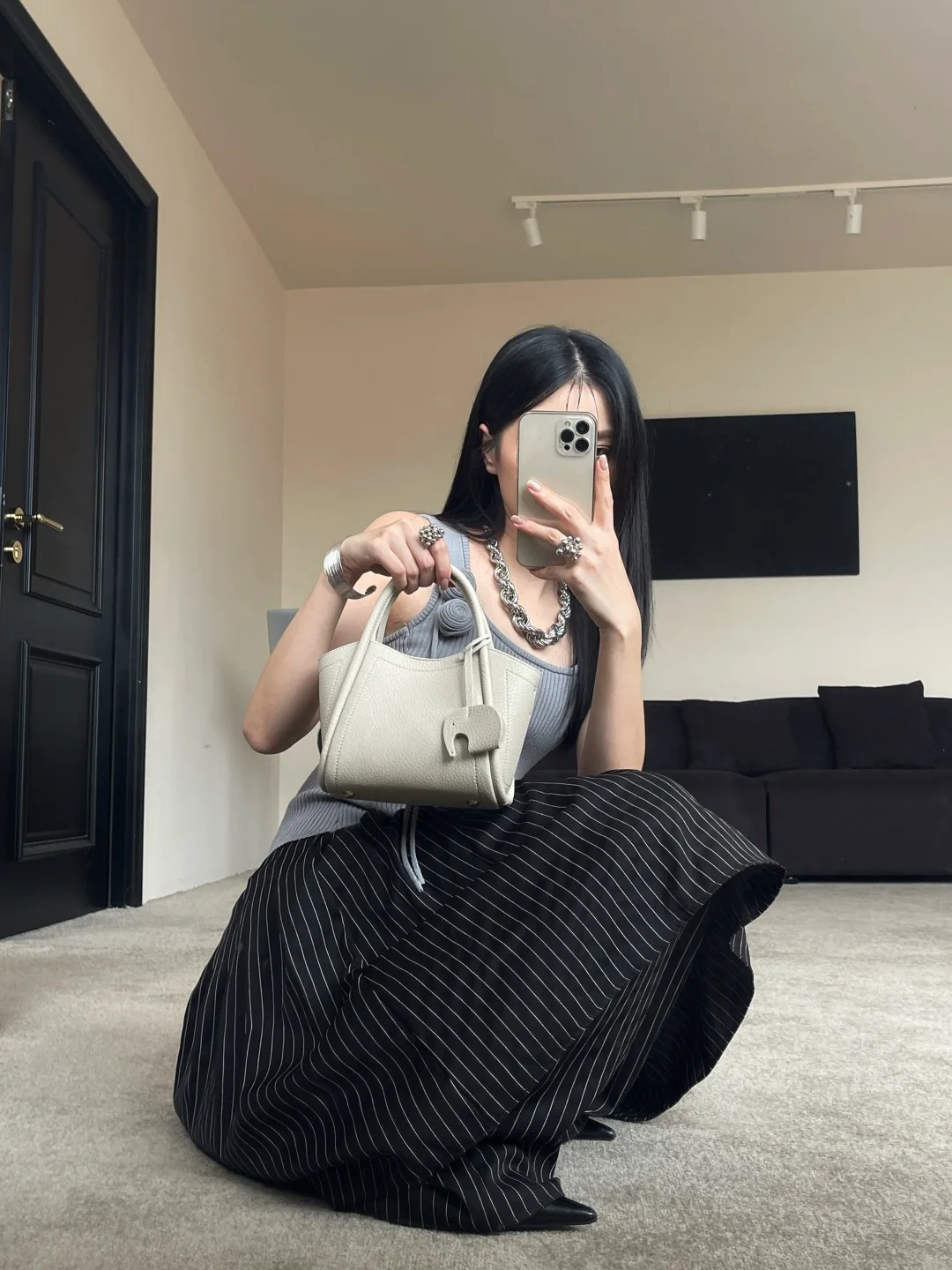 أنيقة معمارية. تم تحديد حقيبة الدلو المجنحة لأسلوب العمل إلى عطلة نهاية الأسبوع لعام 2025. #1