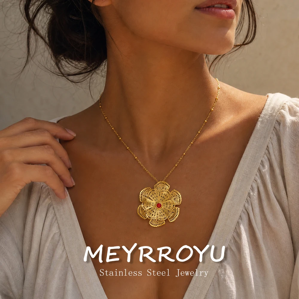 MEYRROYU Stainless Steel Luxury Large Hollow Flower Inlay Pearl Zircon Pendant Necklace Women Trend Waterproof Neck Chain Jewelr