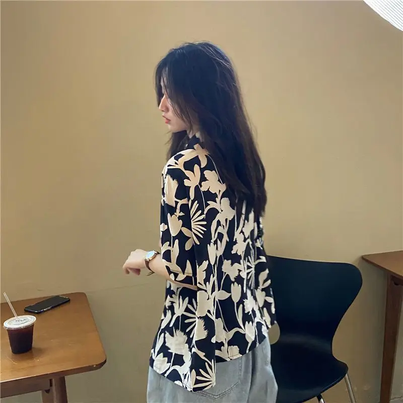 Summer Design Sense Niche New Loose Shirt Retro Hong Kong Style Printed Top Loose Casual Flower Short Sleeved Shirt for Women